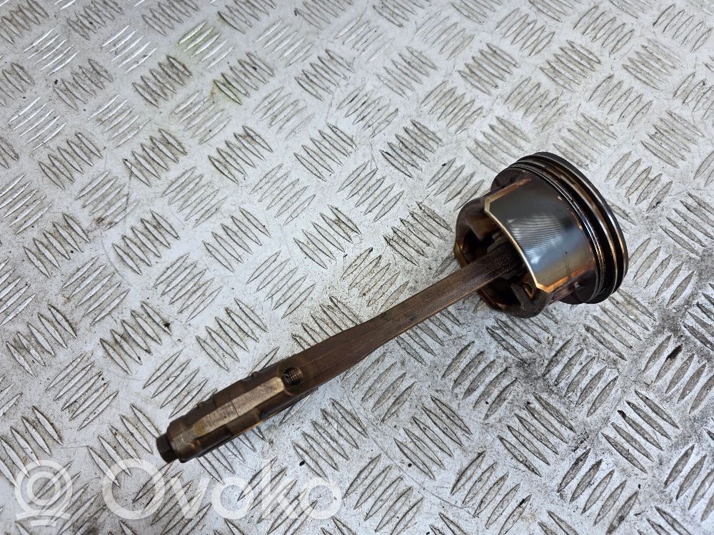 Volkswagen Touareg I Piston with connecting rod 