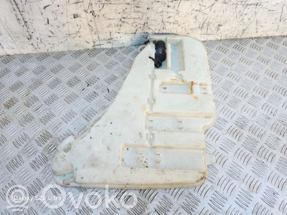 BMW 7 F01 F02 F03 F04 Langų skysčio bakelis 