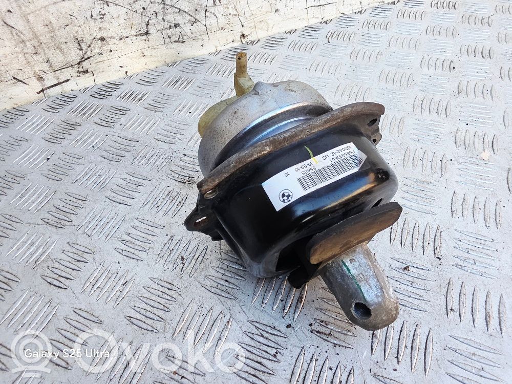 Engine mount bracket   6853106,P685310601,16004212