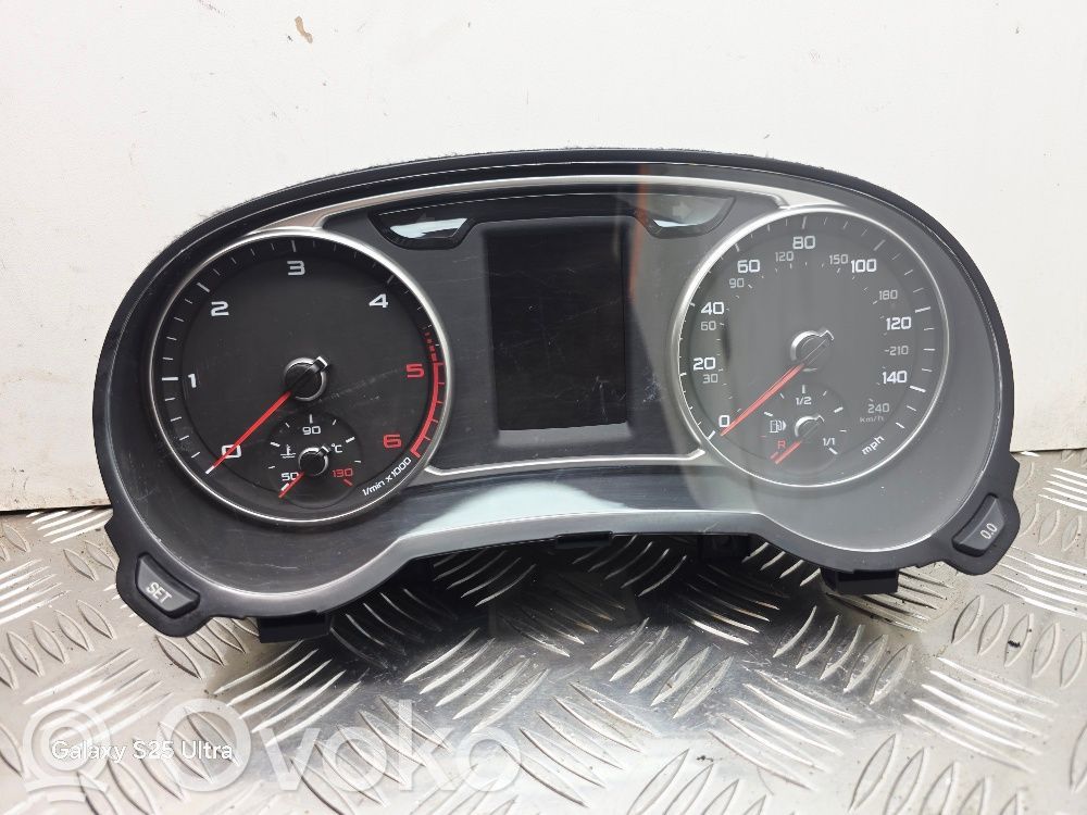 Audi A1 Speedometer (instrument cluster) 