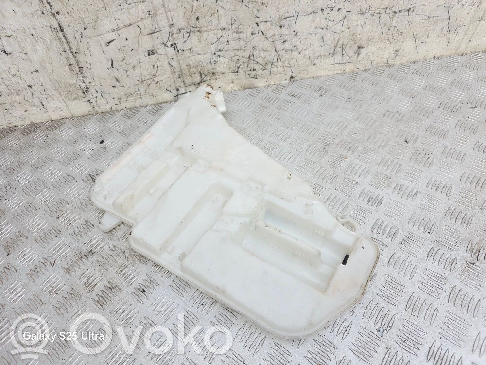 BMW 5 F10 F11 Langų skysčio bakelis 