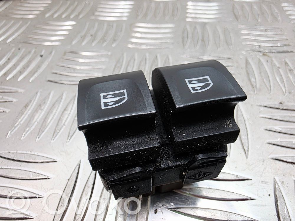 Renault Captur Electric window control switch 