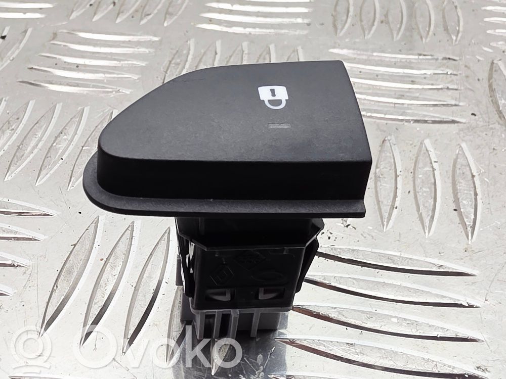 Renault Captur Central locking switch button 