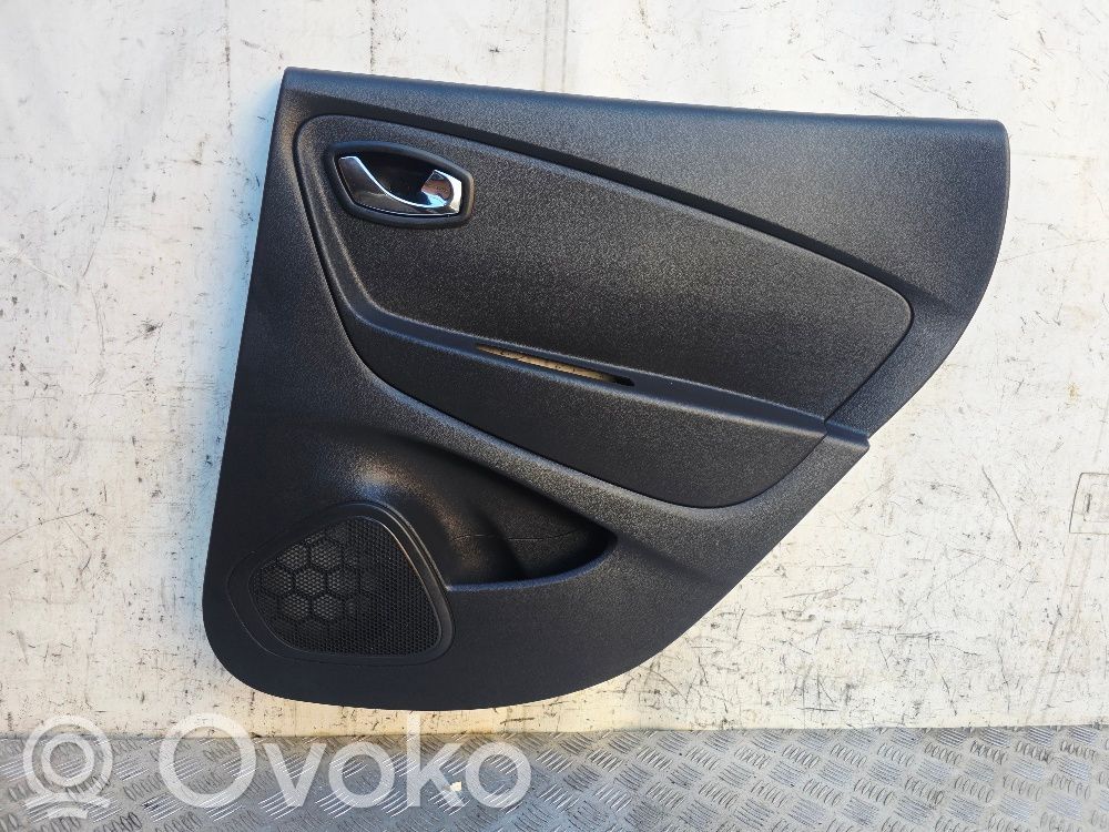 Renault Captur Apšuvums aizmugurējām durvīm 