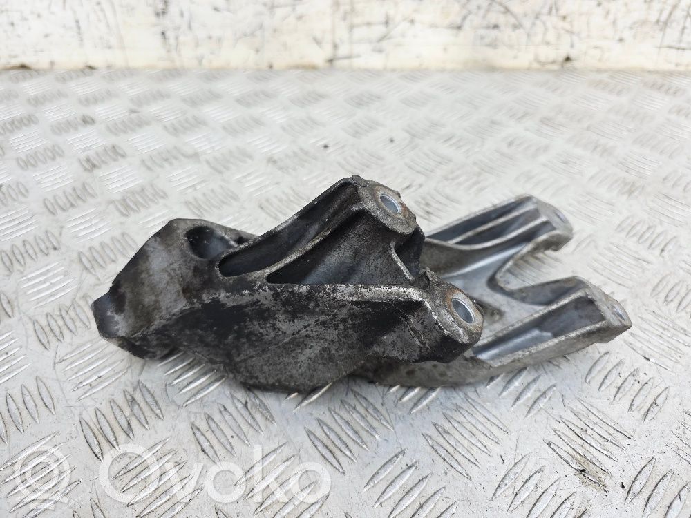 Audi A4 S4 B8 8K Engine mounting bracket 