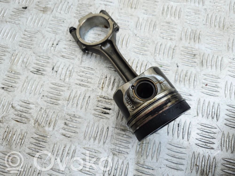 Audi A4 Allroad B8 Piston with connecting rod 