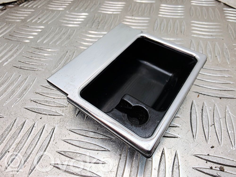 BMW 5 E60 E61 Aschenbecher vorne 