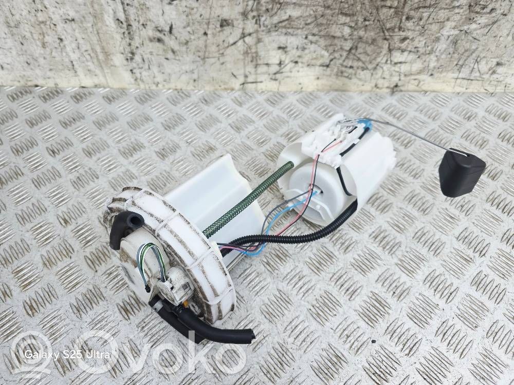 Toyota Yaris Bomba interna de combustible 