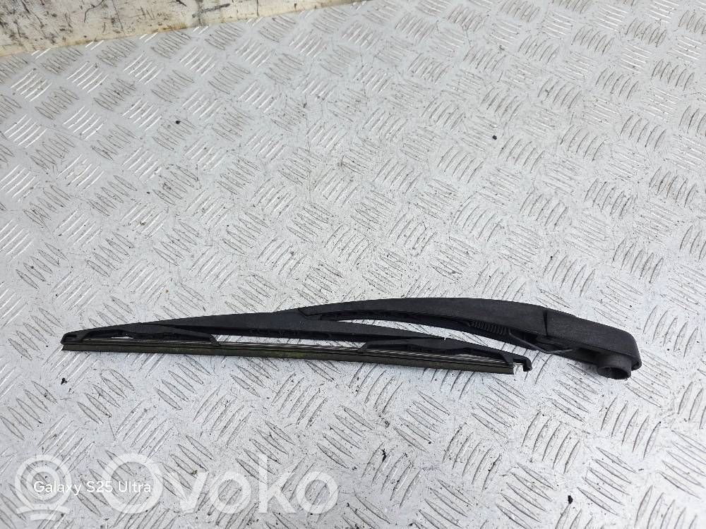 Dacia Duster Brazo del limpiaparabrisas trasero 