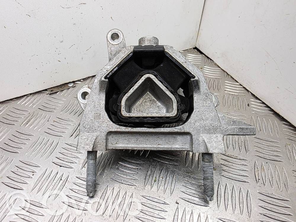 Opel Mokka B Engine mount bracket 