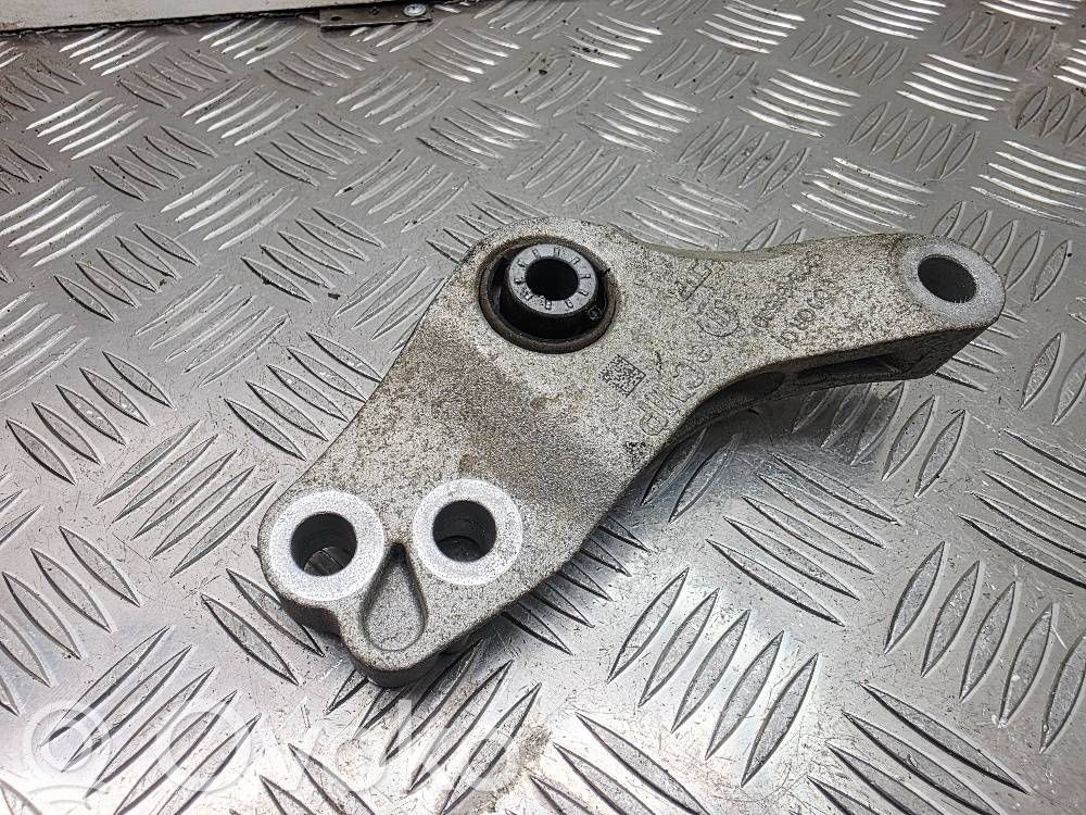 Opel Mokka B Engine mount bracket 