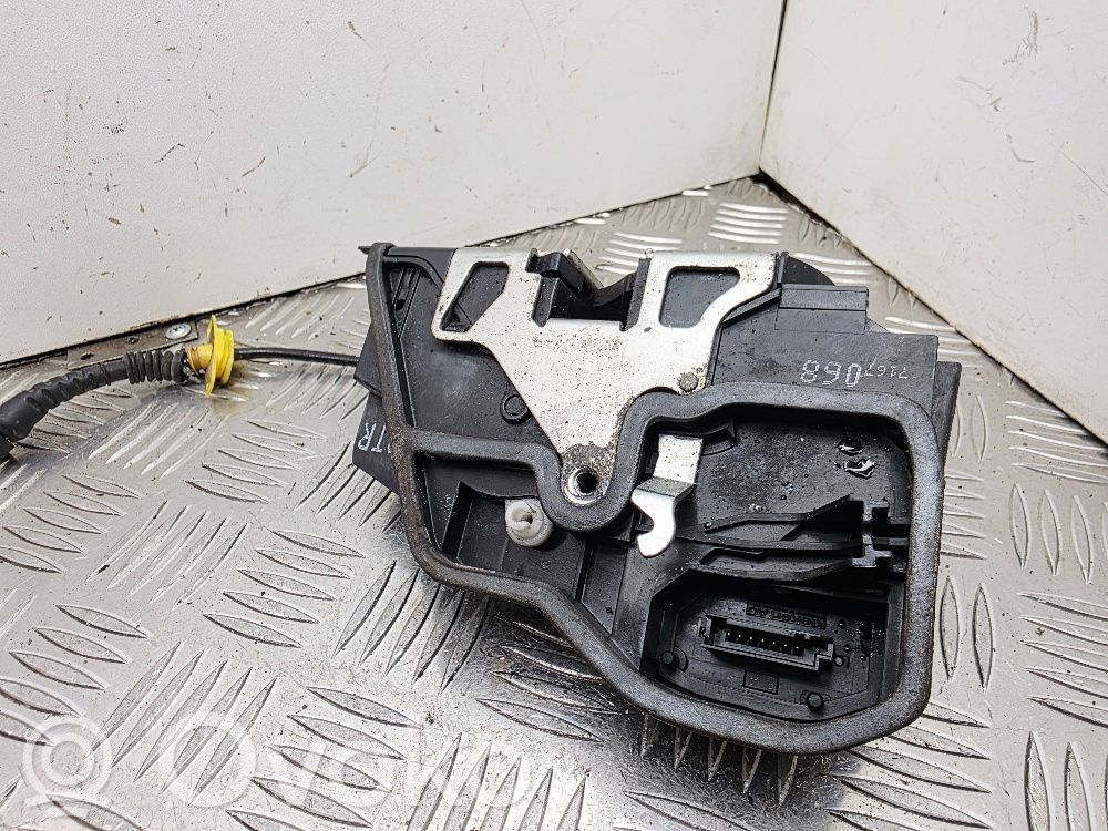 BMW 5 E60 E61 Front door lock 