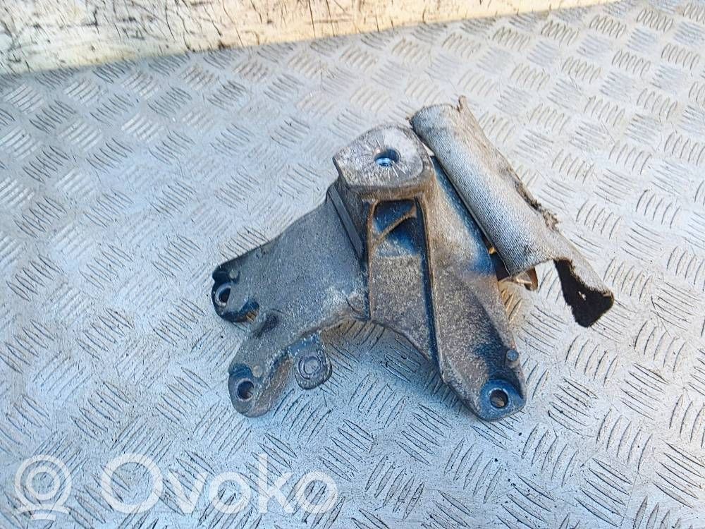 Audi A4 S4 B8 8K Engine mounting bracket 