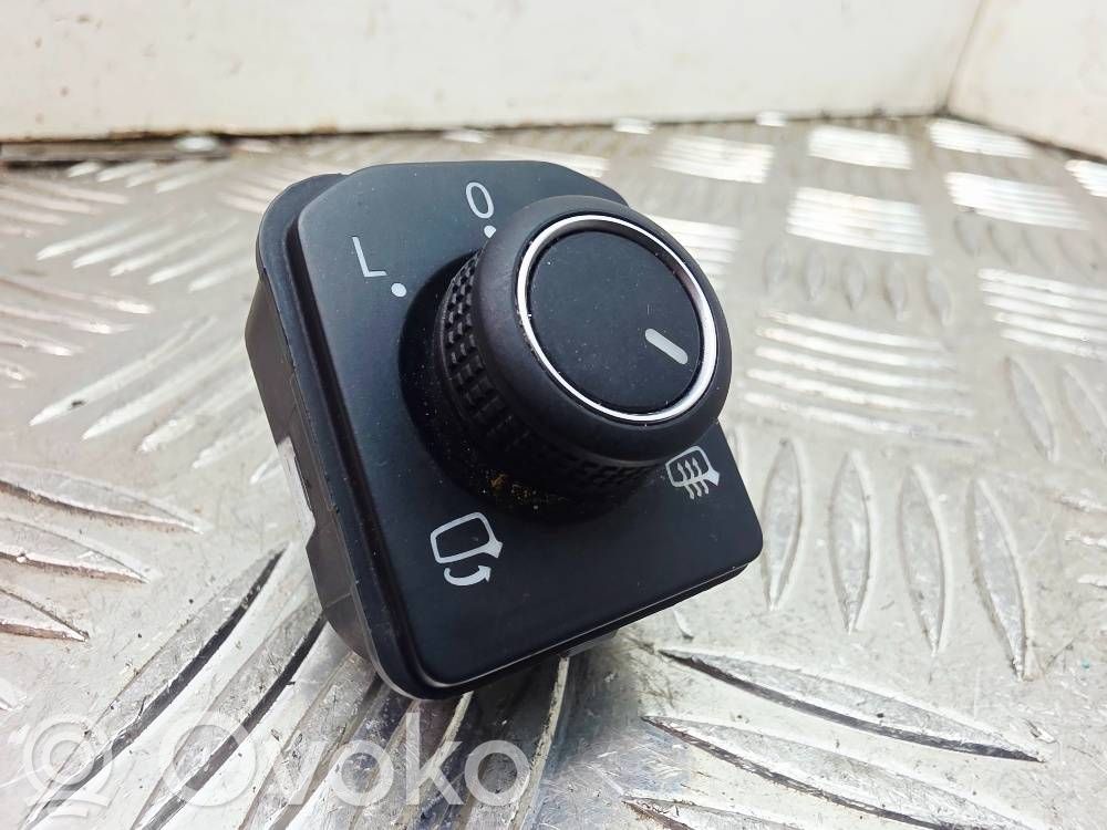 Audi A1 Wing mirror switch 