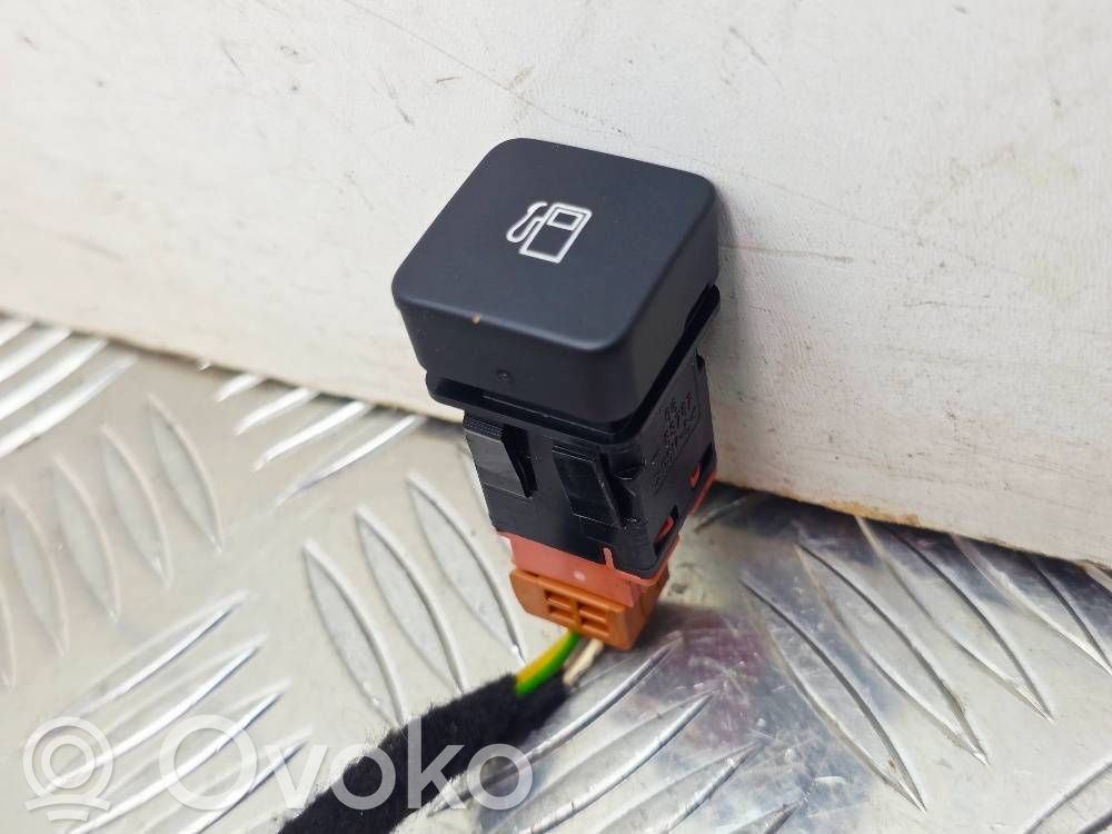 Citroen C4 II Fuel tank opening switch 