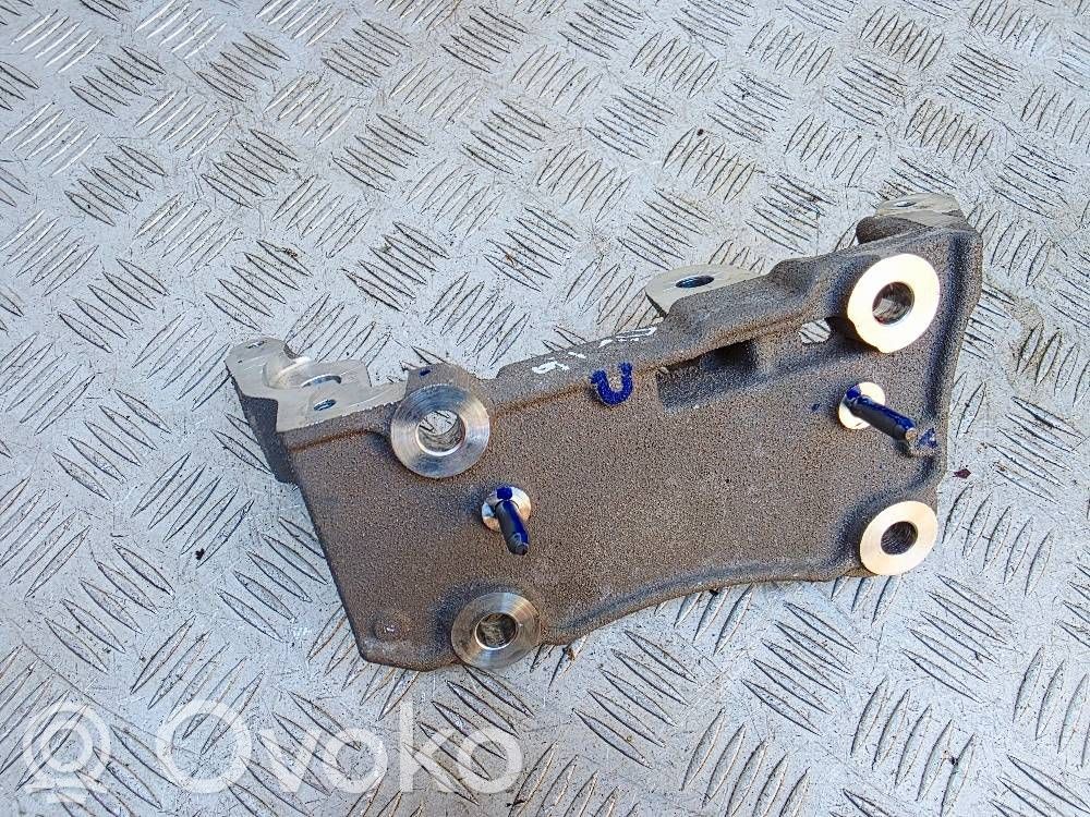 Opel Mokka B Engine mounting bracket 