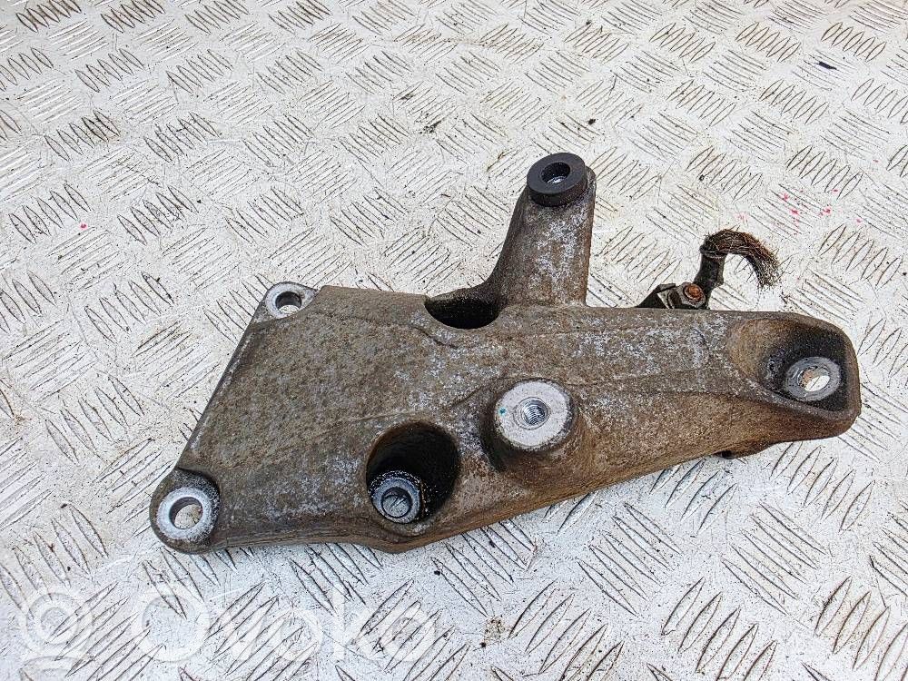 BMW 1 E81 E87 Engine mounting bracket 