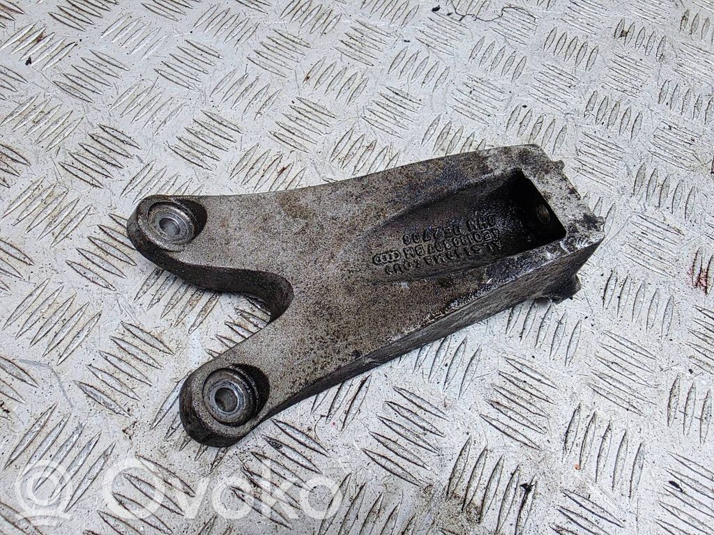 Audi A8 S8 D3 4E Engine mounting bracket 