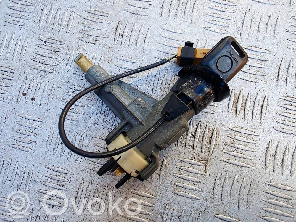 Audi Cabriolet B3 8G Užvedimo spynelė 