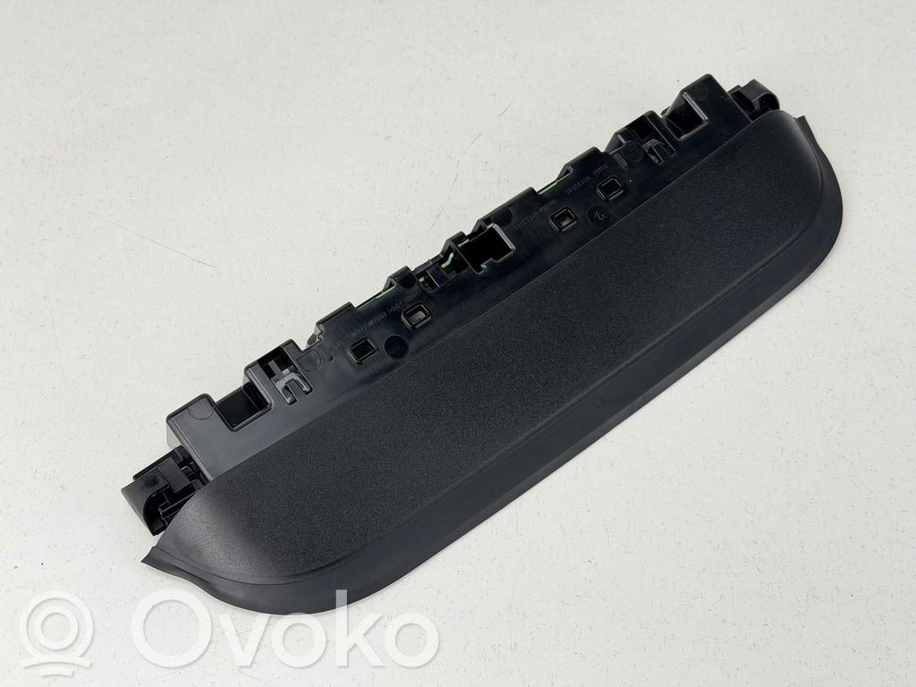 BMW i4 Third/center stoplight 
