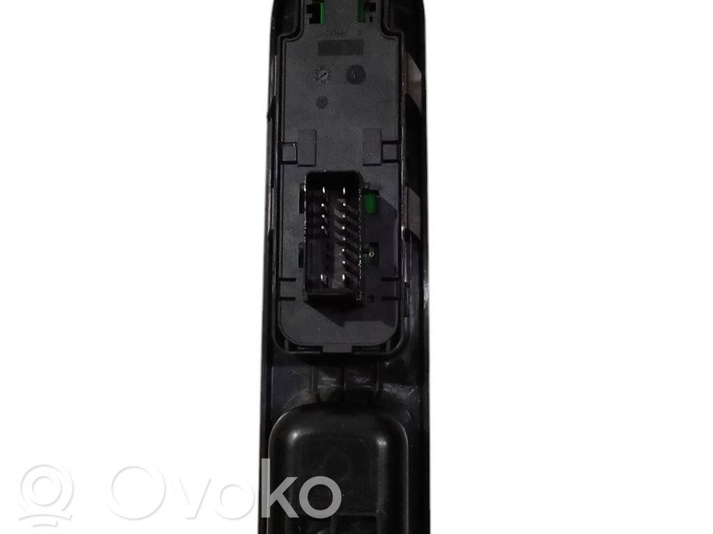 Electric window control switch   P207,P20F