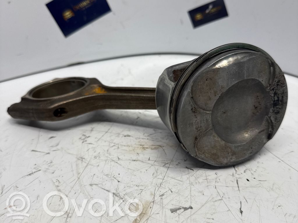Piston with connecting rod   7558525