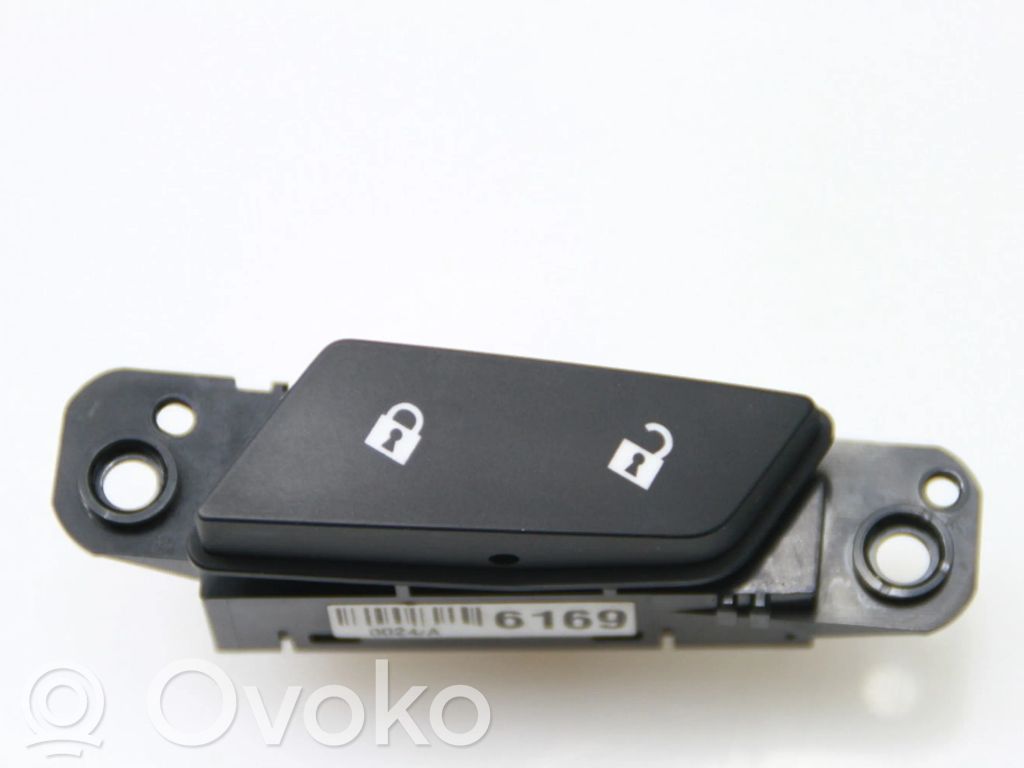 Central locking switch button   202007693