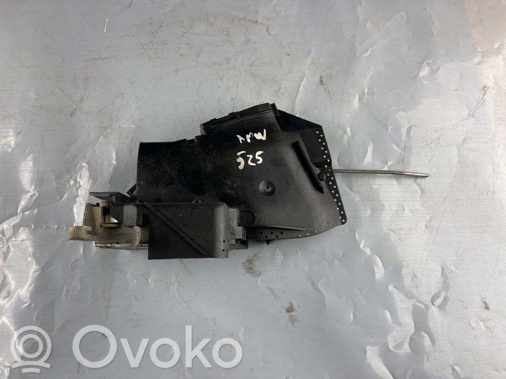 BMW 5 E39 Priekšpusē slēdzene 
