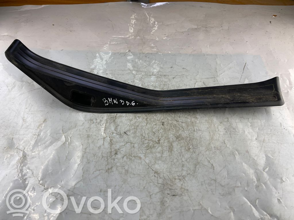 BMW 3 E46 Moldura protectora del borde trasero 