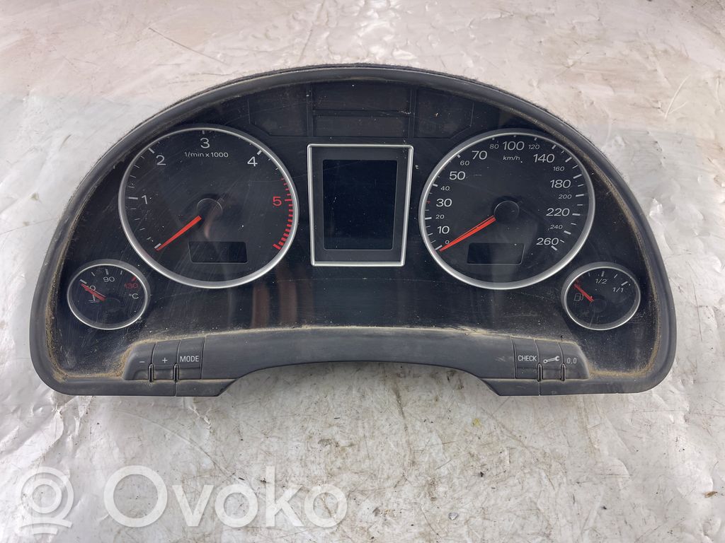 Audi A4 S4 B7 8E 8H Licznik / Prędkościomierz 