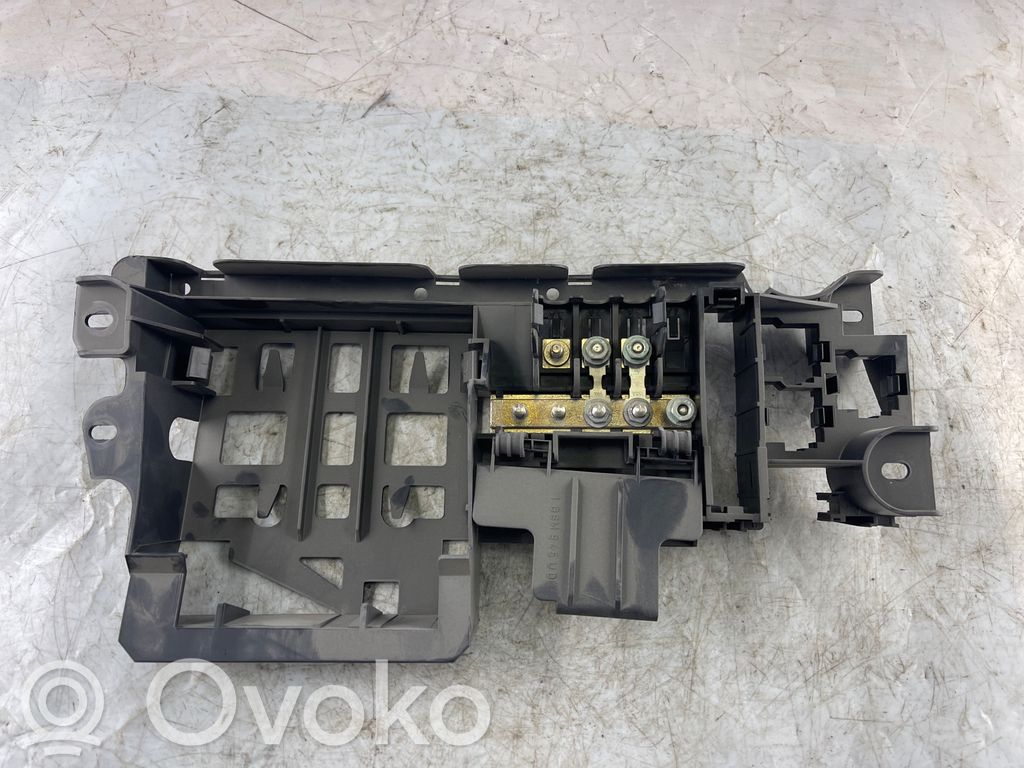 Audi A8 S8 D3 4E Fuse module 