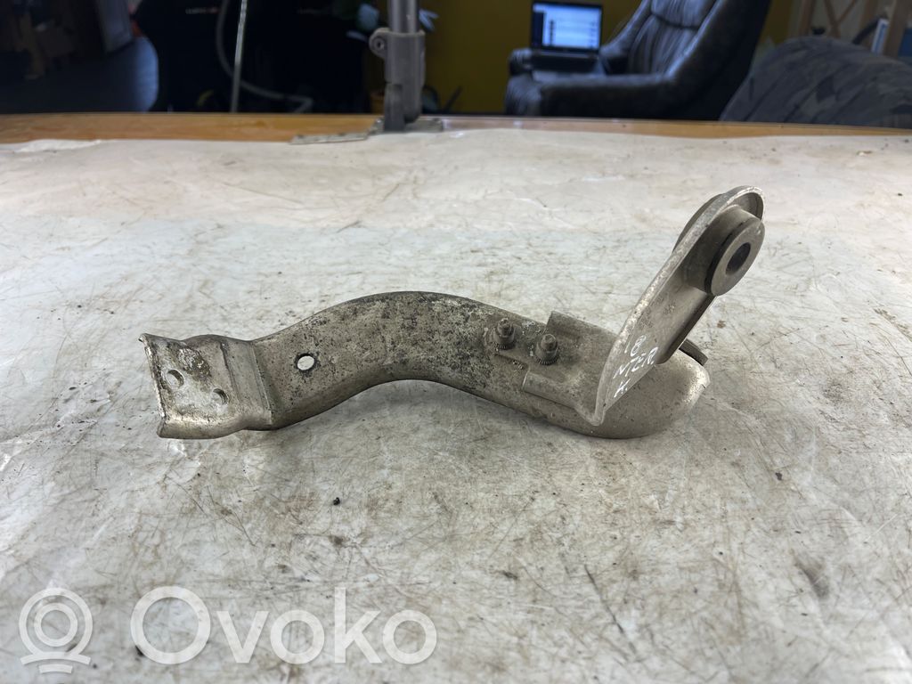 Audi A8 S8 D3 4E Intercooler pipe mounting bracket 