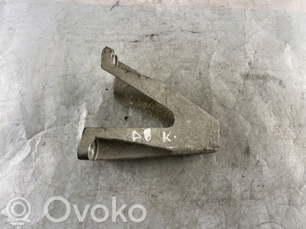 Audi A8 S8 D3 4E Engine mounting bracket 