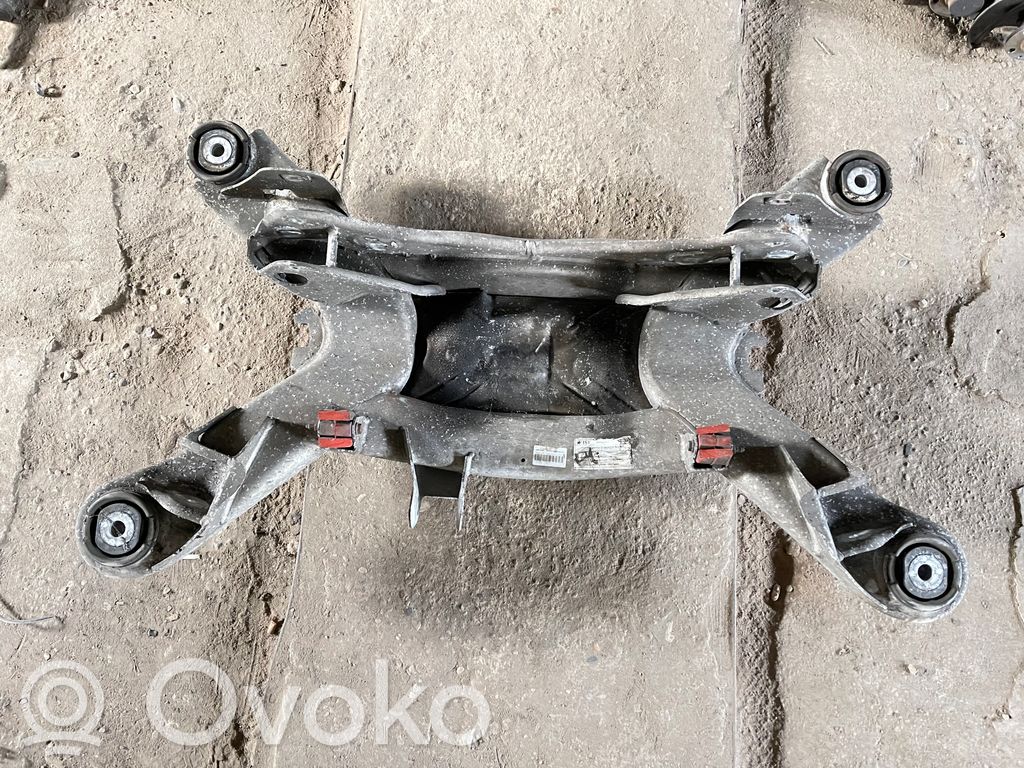 Audi A8 S8 D3 4E Galinis traversas 