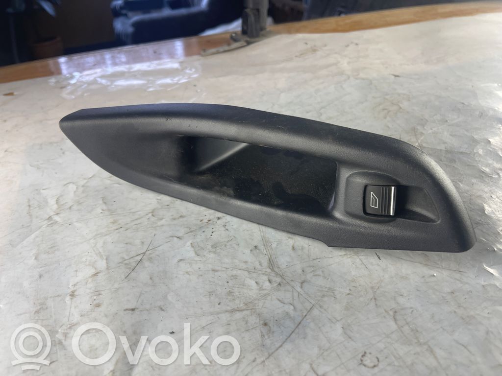 Ford Focus Elektrisko logu slēdzis 