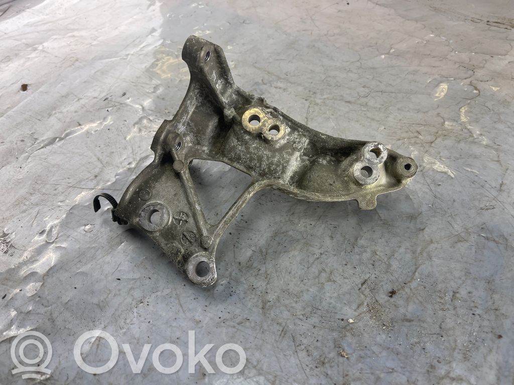 Ford Focus Moottorin kiinnikekorvake (käytetyt) 