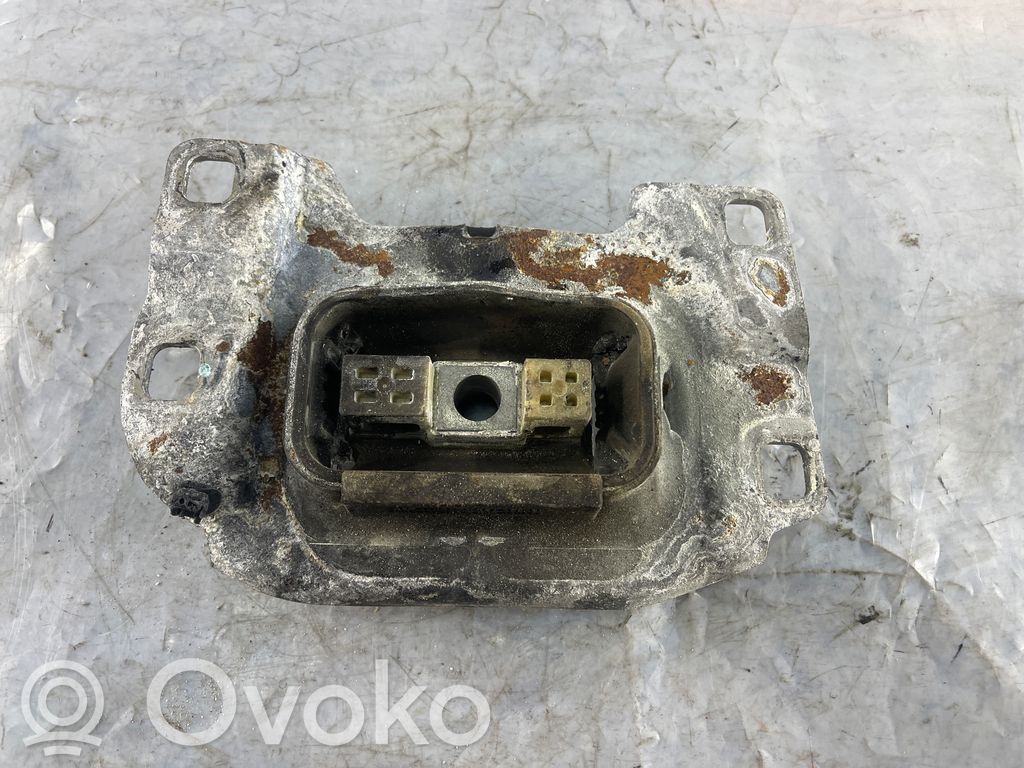 Ford Focus Vaihdelaatikon kiinnitys 