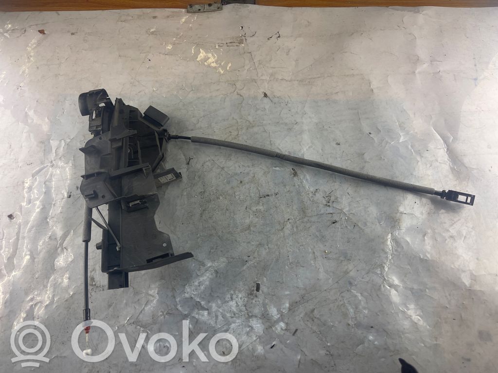 Ford Focus Priekšpusē slēdzene 