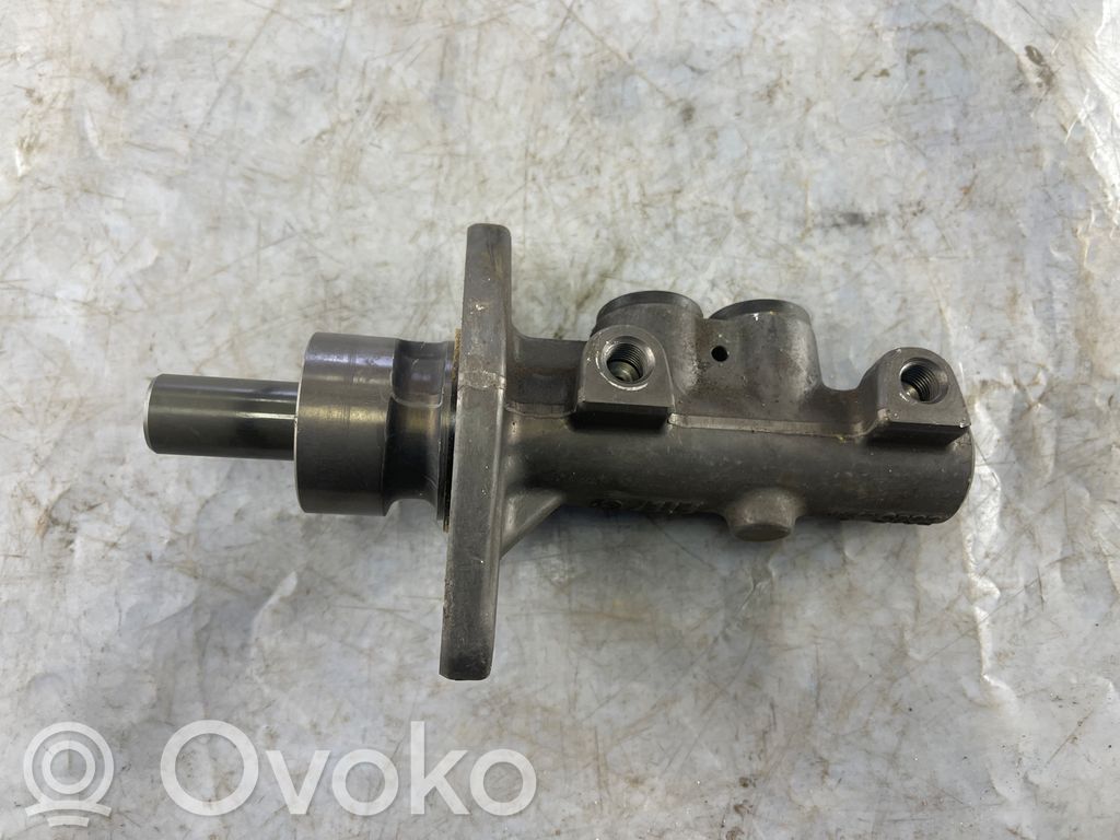 Volkswagen Polo III 6N 6N2 6NF Master brake cylinder 
