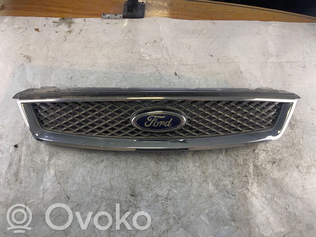 Ford Focus Front bumper upper radiator grill 