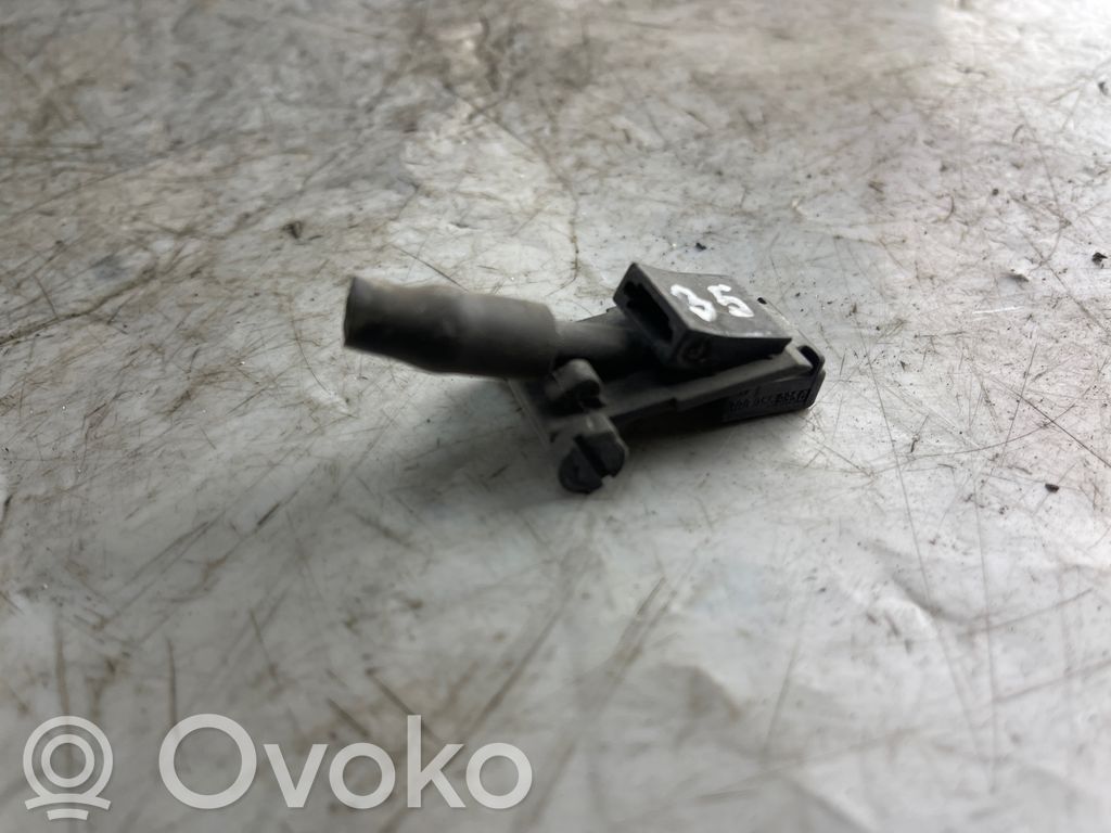 Volkswagen PASSAT B5 Windshield washer spray nozzle 