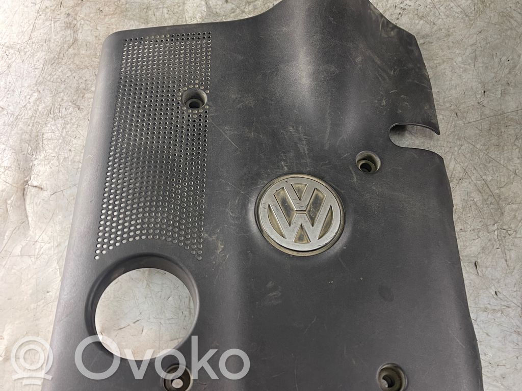 Volkswagen PASSAT B5 Couvercle cache moteur 