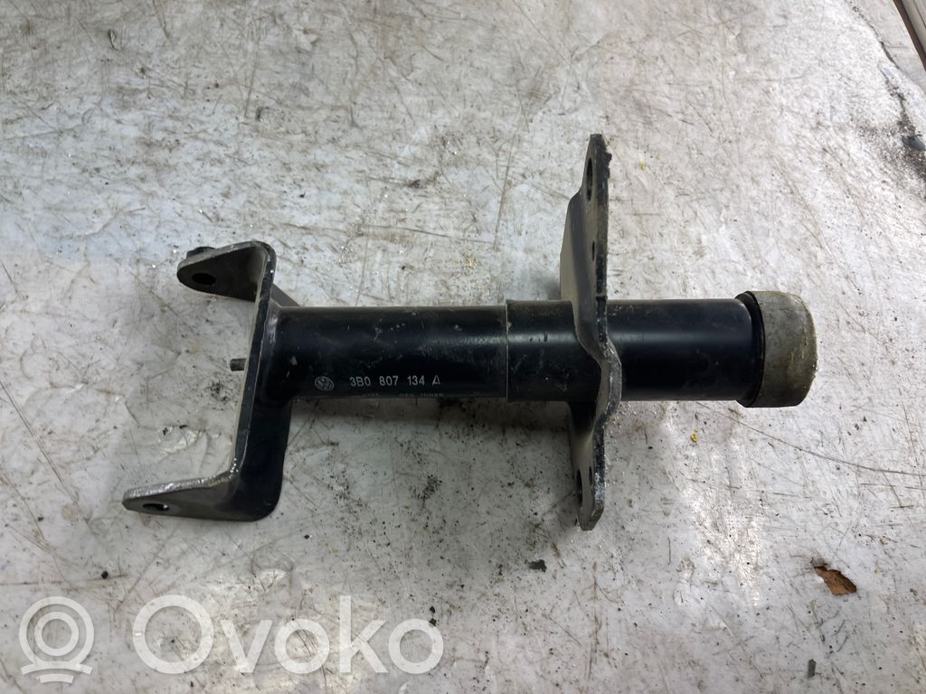 Volkswagen PASSAT B5 Front bumper shock/impact absorber 