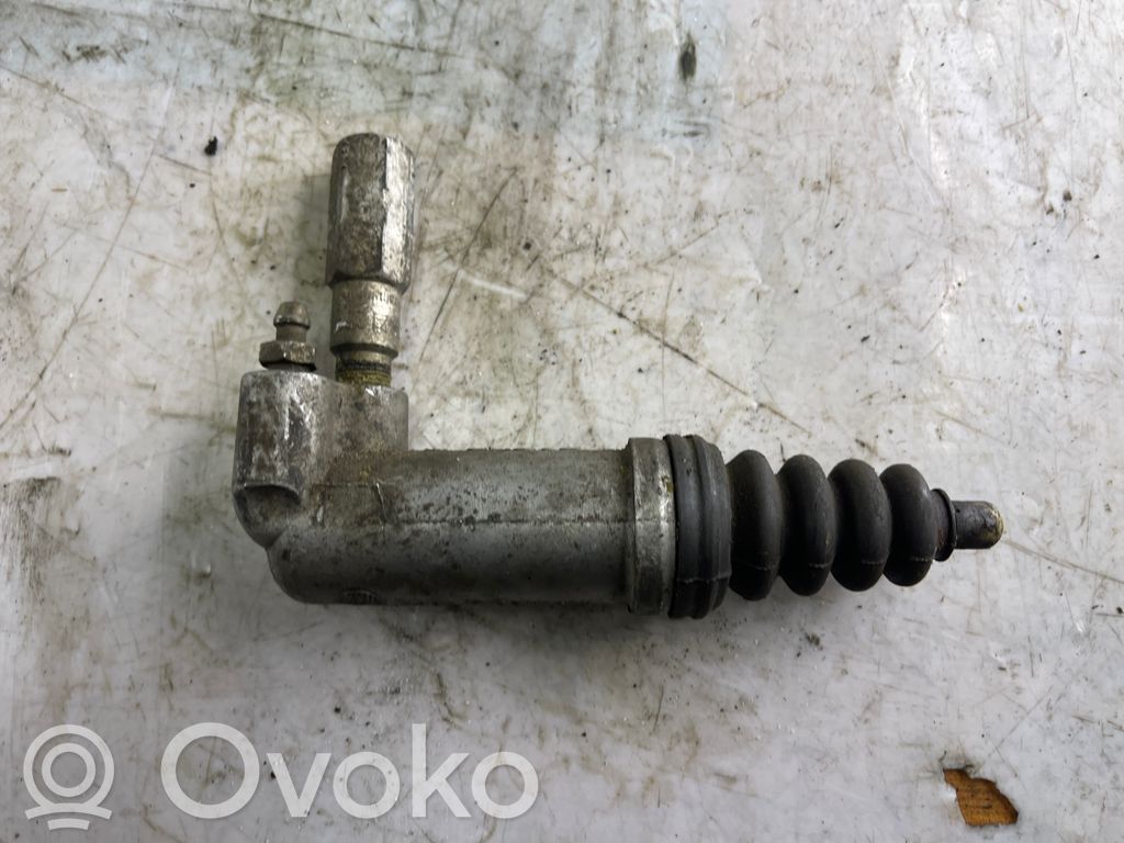 Volkswagen PASSAT B5 Kytkimen apusylinteri 