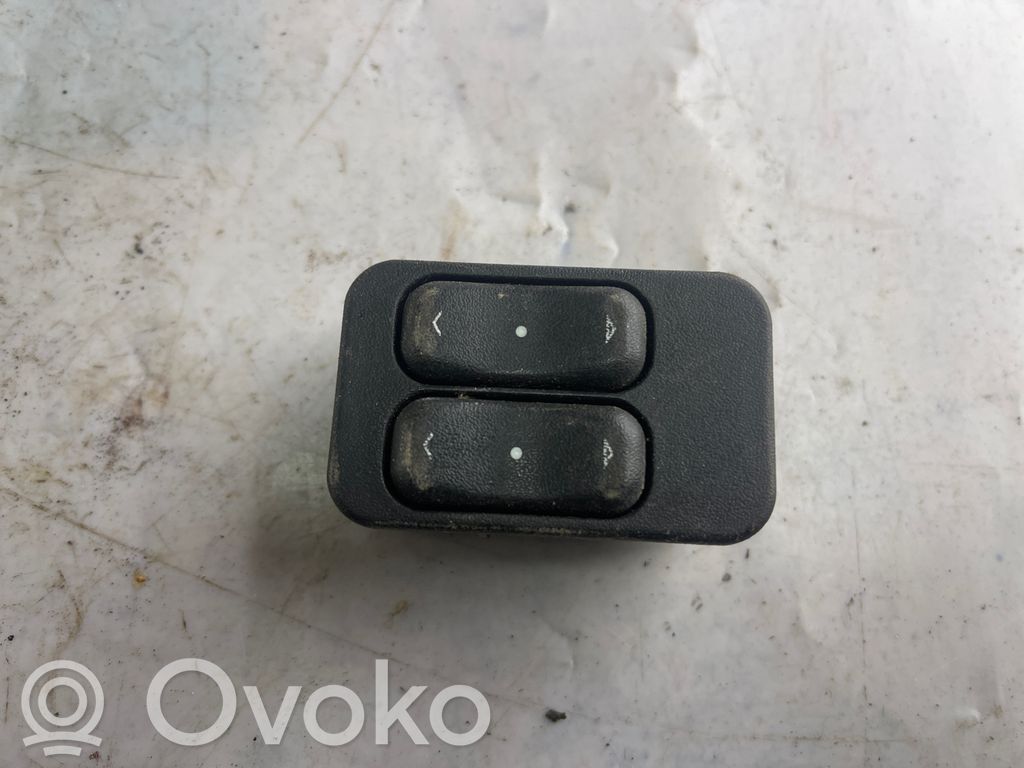 Opel Zafira A Electric window control switch 