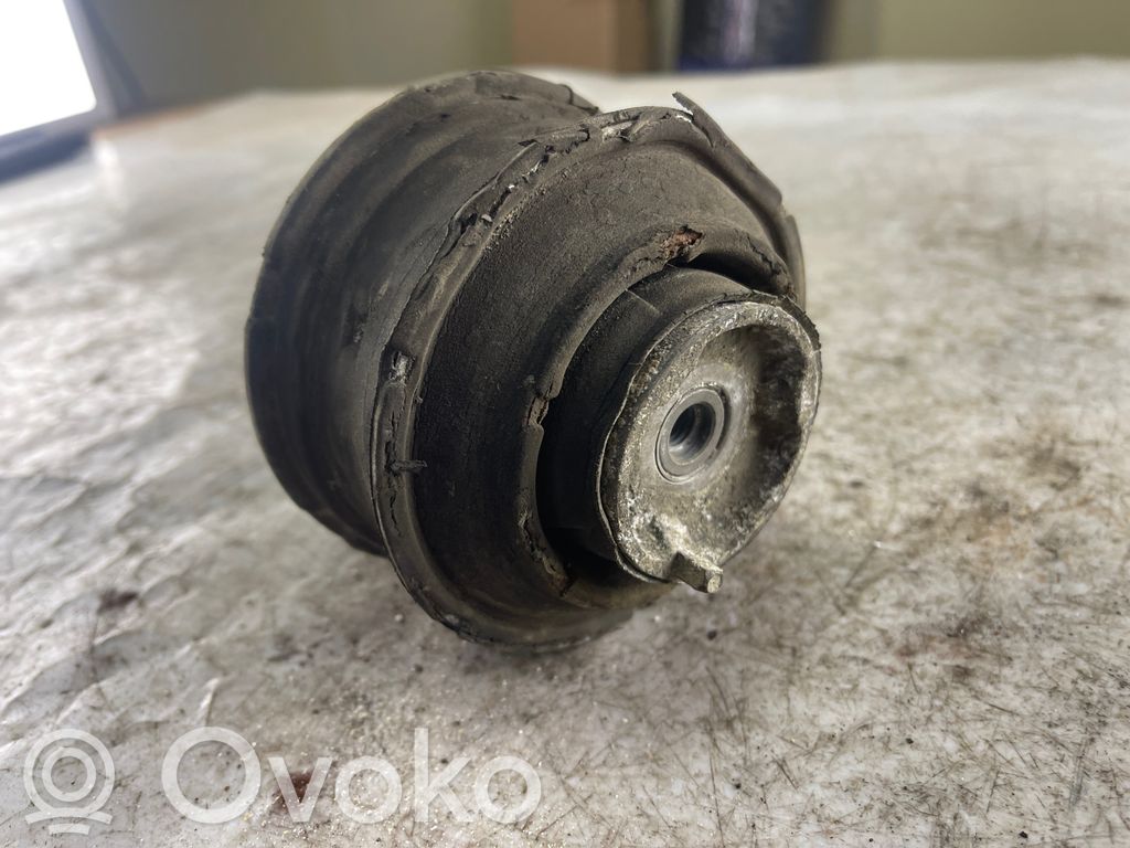 Mercedes-Benz C W202 Engine mount bracket 