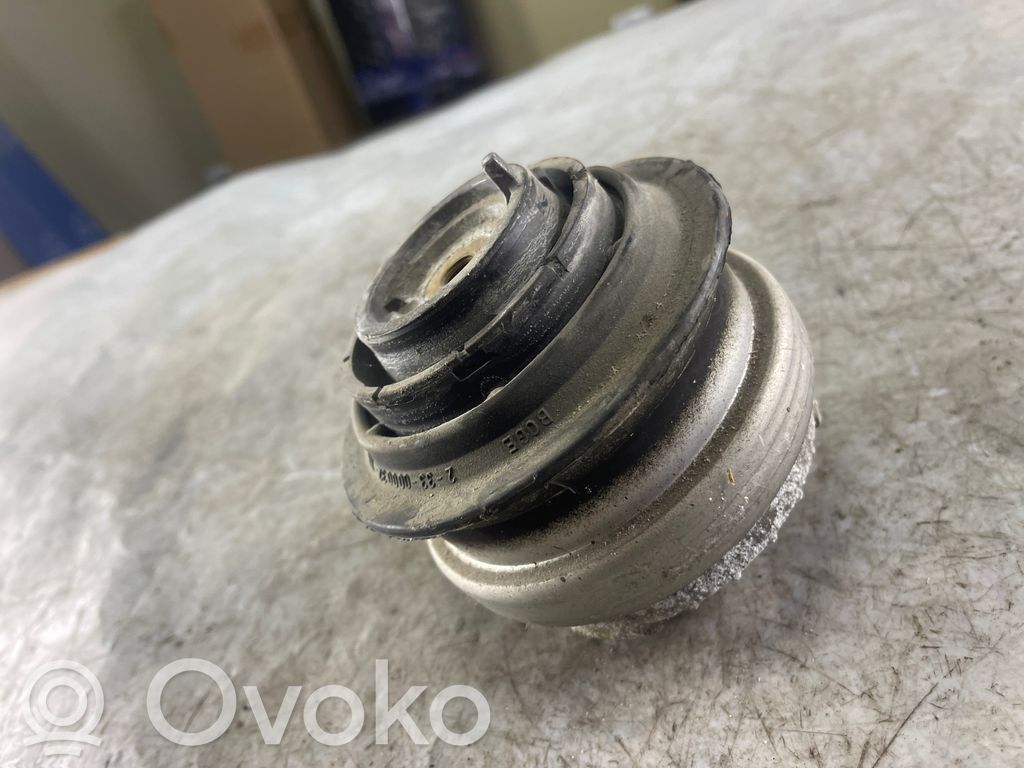 Mercedes-Benz S W221 Engine mount bracket 