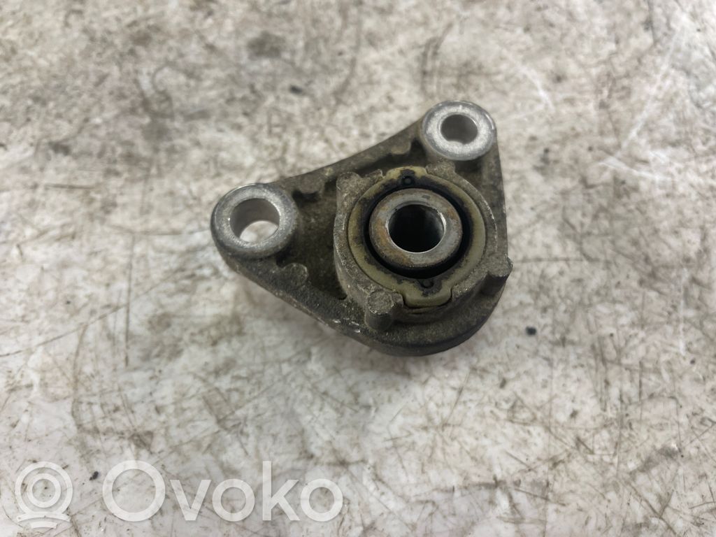 Volvo V70 Engine mount bracket 