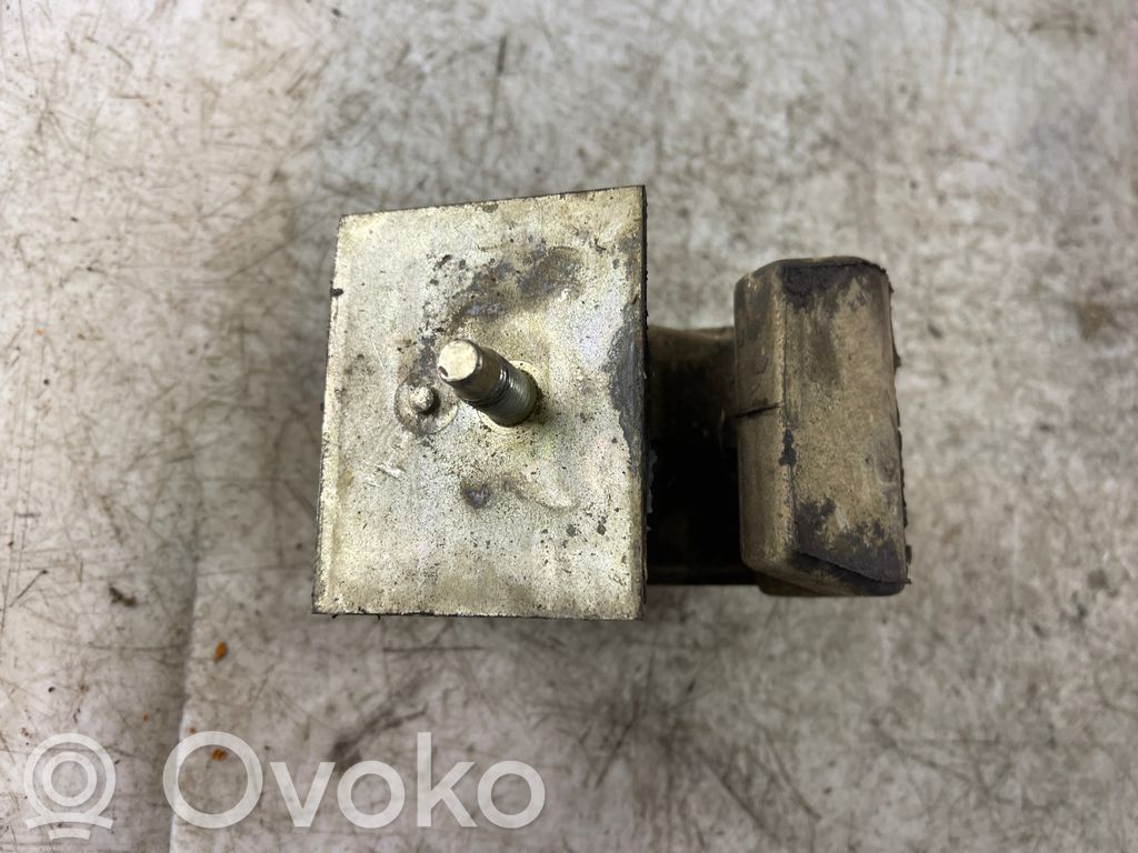 Nissan Navara D40 Engine mount bracket 