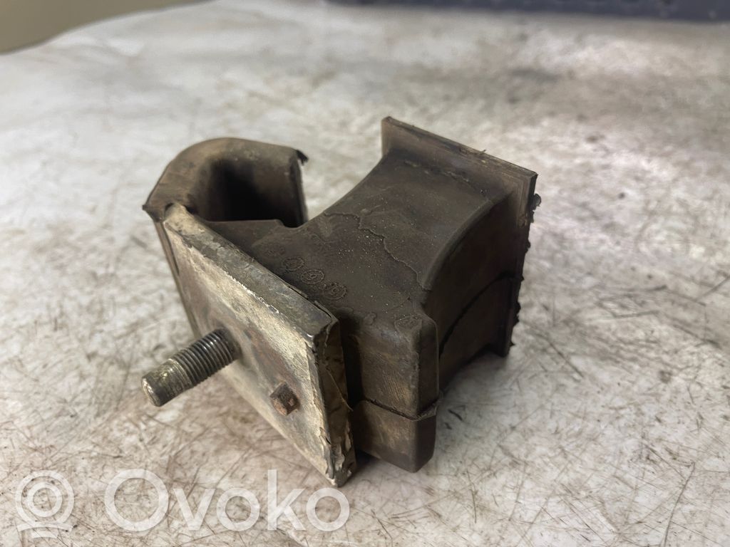 Nissan Navara D40 Engine mount bracket 